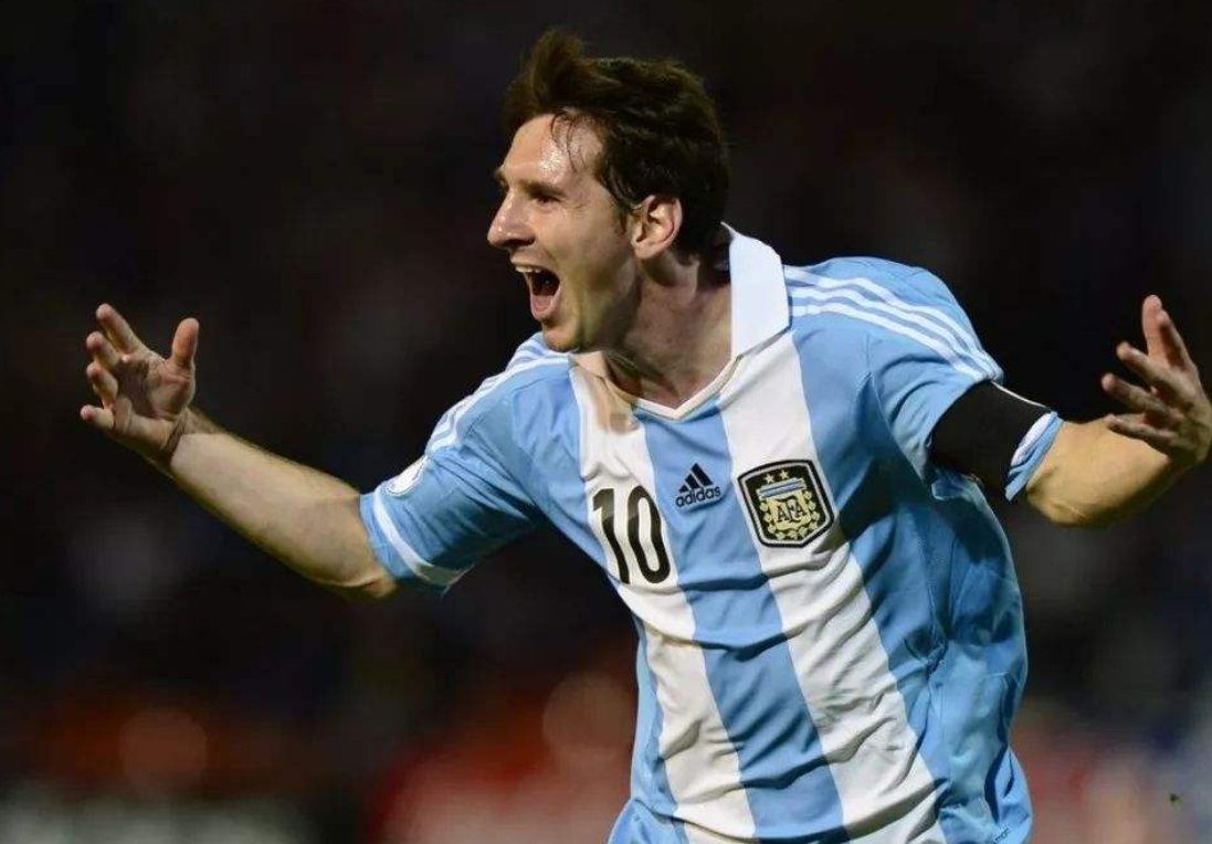 梅西穿的黑纱是什么