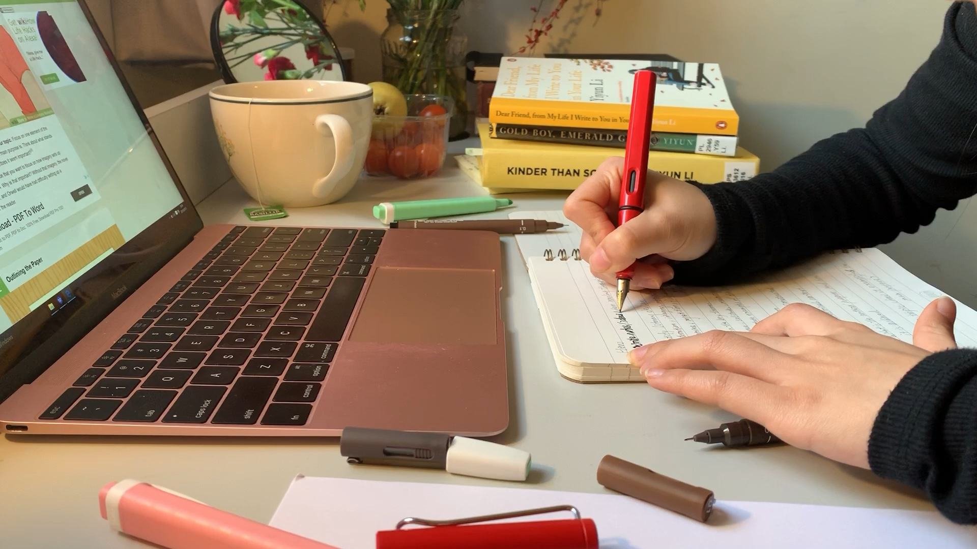 赞美导师与师娘论文的作者因何事被“处理”了呢？