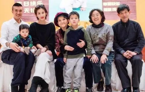 杨子为黄圣依跳女团舞，他们之间的感情如何？