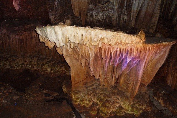 石灰岩洞钟乳石是怎么长出来的？
