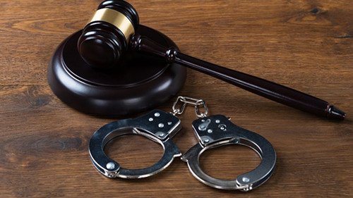 35岁肯尼亚男子因晚餐中没洋葱将妻儿残杀，最终得到了什么处罚？