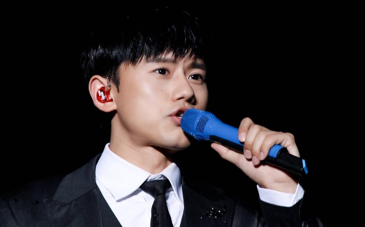 喧嚣城市把我们遗忘是什么歌