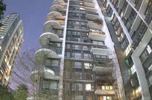 小区11楼掉下三把菜刀，到底是谁扔的？