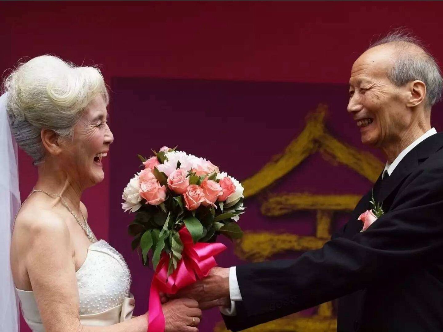 七十多岁的人找老伴，是结婚好还是不结婚好？