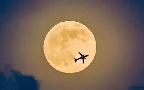 赏月航班一个座加价79元,最佳赏月的座位是什么?