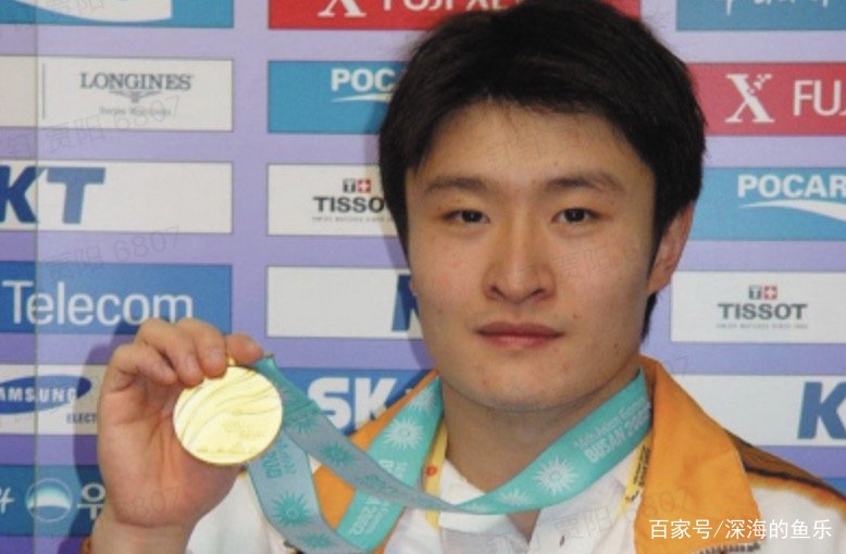 他是郭晶晶的初恋，女儿四个月大的时候意外身亡，妻子至今未嫁，他是谁？？