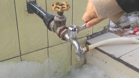 冻住的水管多久能自然解冻？