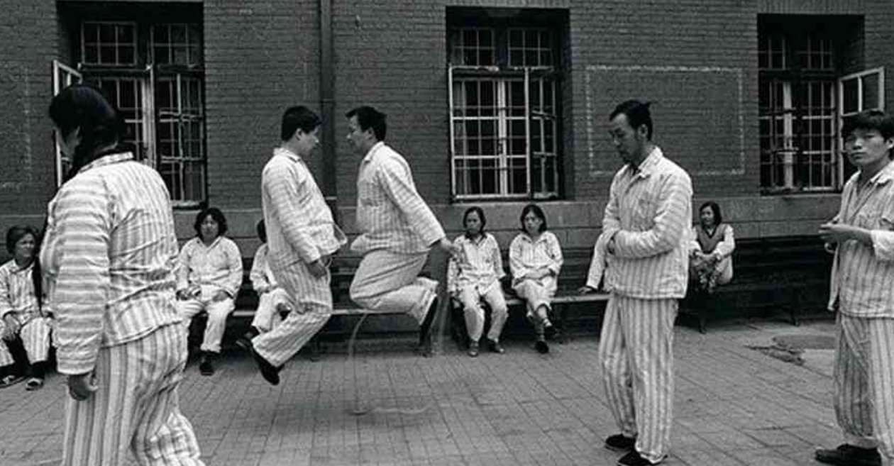 云南精神病人打伤邻居致人身亡，这名精神病患者需要承担刑事责任吗？