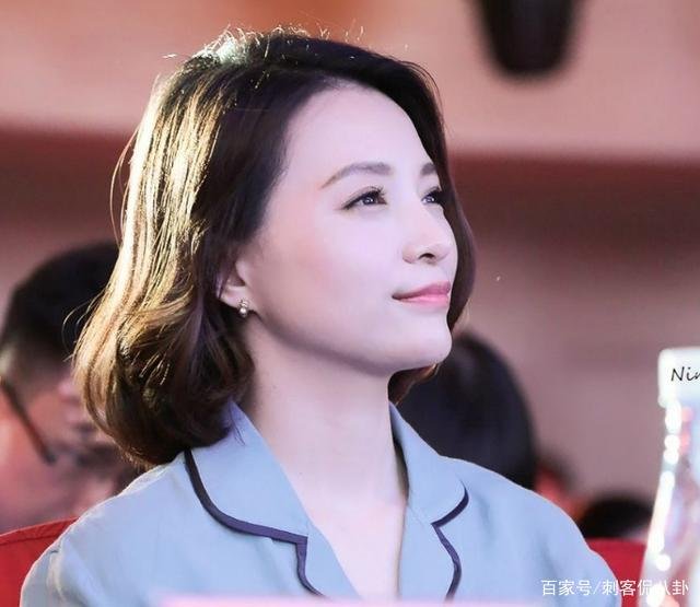 “央视一姐”董卿的工资曝光,网友直呼这也太多了,到底有多少钱?