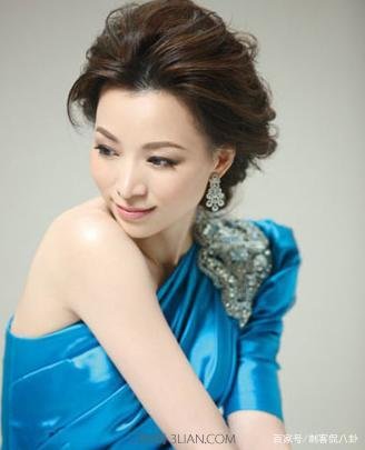 “央视一姐”董卿的工资曝光,网友直呼这也太多了,到底有多少钱?