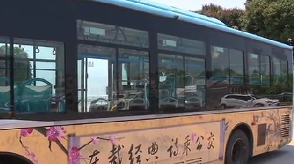 公交车上的诗歌锦