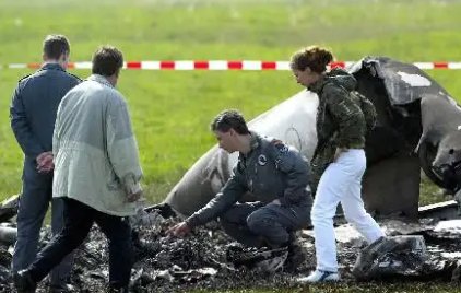 德国两名特技飞行员撞机身亡，事故原因是什么？目前调查情况如何？