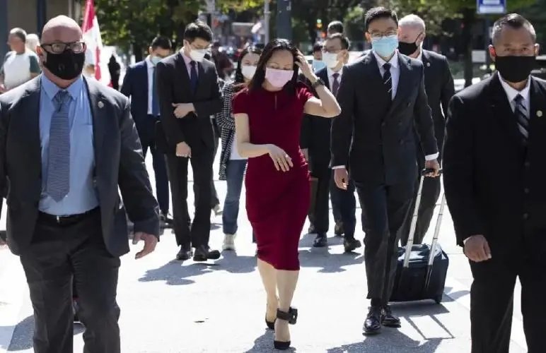 时隔1000多天，孟晚舟终于解除电子脚镣，这段时间她都受了哪些苦难？