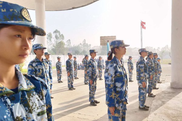 封闭式管理学校是什么意思