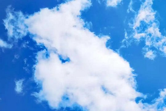 七月八月看巧云巧云是指