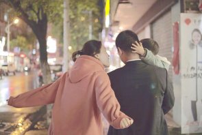 新手妈妈将婴儿忘在网约车，到底是怎么回事？