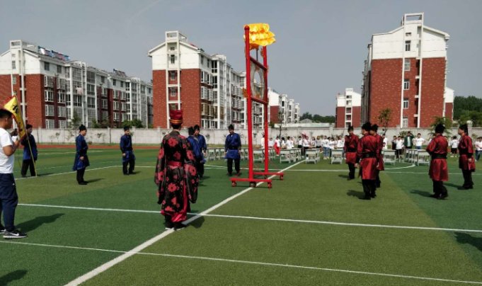 古代蹴鞠用的球曾用什么材料做的