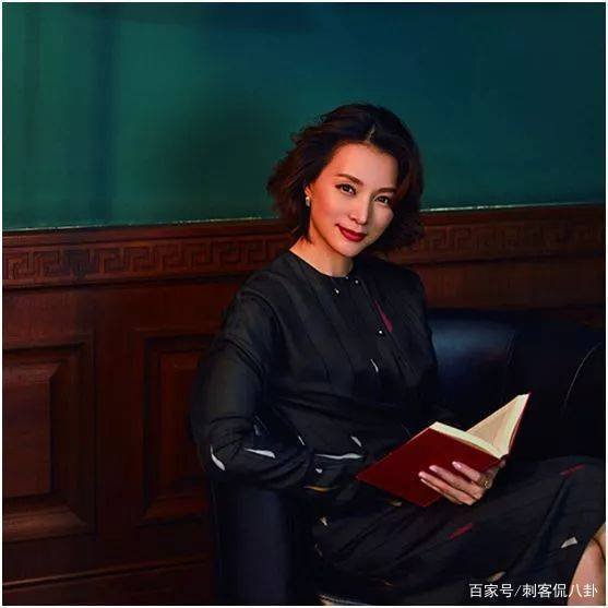 “央视一姐”董卿的工资曝光,网友直呼这也太多了,到底有多少钱?