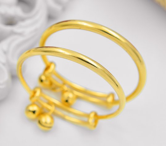 河南一宝宝金手镯被人“偷梁换柱”，涉事人员将会面临什么处罚？