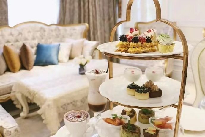 《三十而已》里，那些富太太为什么要一起喝下午茶？