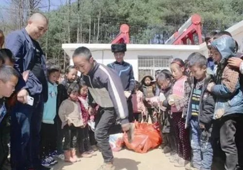 去世“慈善名人”张晓林曾做过哪些慈善，究竟是否名副其实？