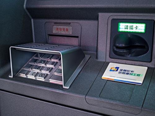 银行卡在ATM机上跨行查询收不收费？