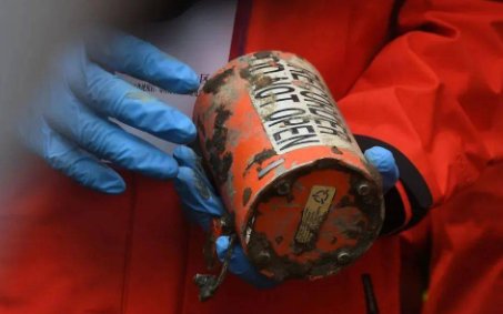 网友为东航遇难者送去哆啦A梦玩偶，黑匣子破译有了哪些进展？