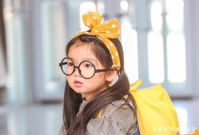 童星阿拉蕾:4岁出道,年赚百万养活弟弟,现状如何呢?