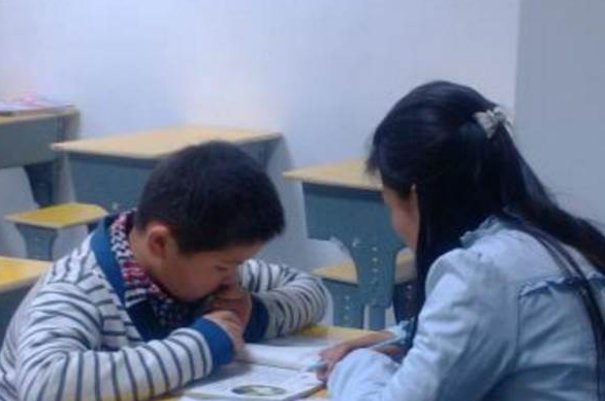 985大学生做家教一般多少钱一个小时啊？