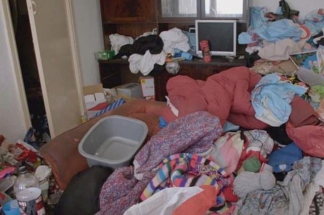 广东小伙退房留满屋垃圾，房东打扫花一千，你如何看待小伙的这一行为？