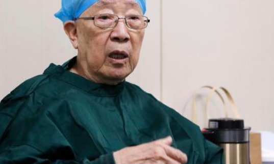 吴孟超灵堂放的是“国际歌”,这背后到底有何深意?