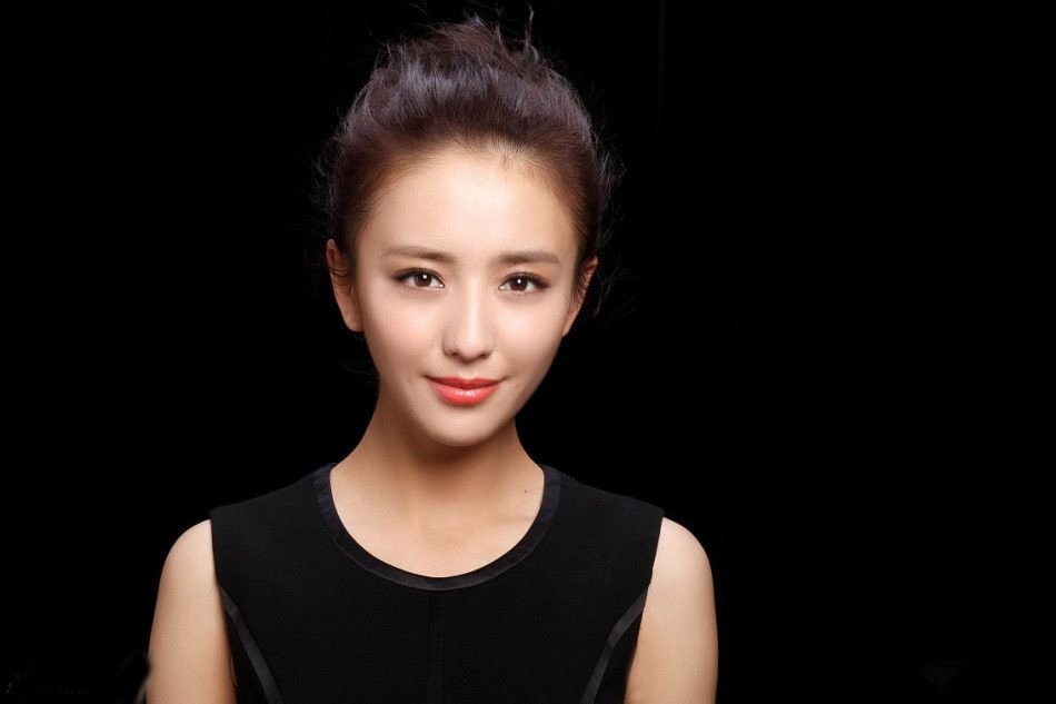 佟丽娅被俞灏明深夜投喂，两者的关系如何？