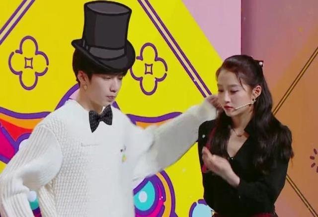 刘耀文首次见关晓彤，称呼齁甜引全场嘉宾起哄，鹿晗为何不敢喊？