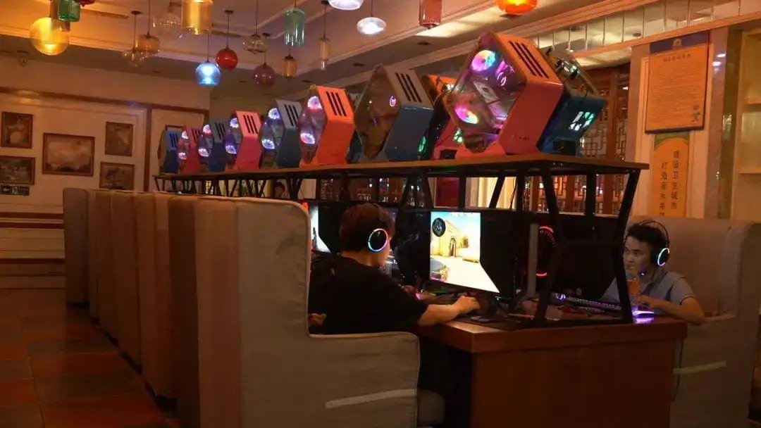 广州32人因疫情滞留网吧9天,网吧老板的做法为何会令人感动?