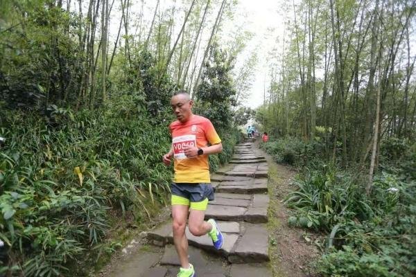 气象局未向越野赛提供冷空气过境信息，气象信息对马拉松比赛举行有何作用？