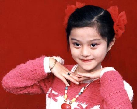 有一个软件 把自己的照片和明星的照片放在一起对比 看相似度