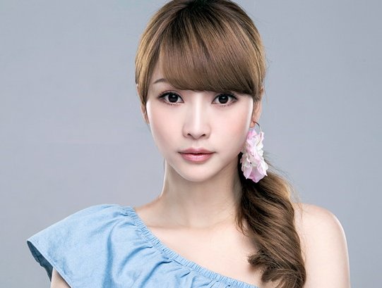 曾经一度爆红的柳岩，现在为什么被排挤了？