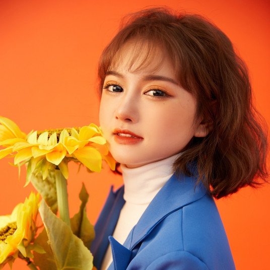 够被流左右的那一次眼泪把当中太拥挤,预感包围却有奇迹谁唱的歌词？