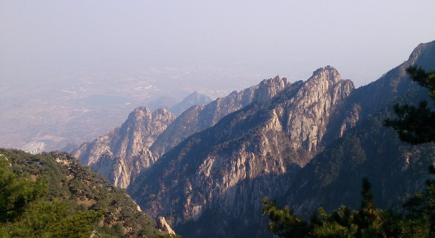 骊山和泰山哪个高？