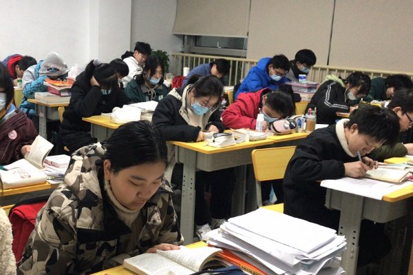 2012年出生的高考人数