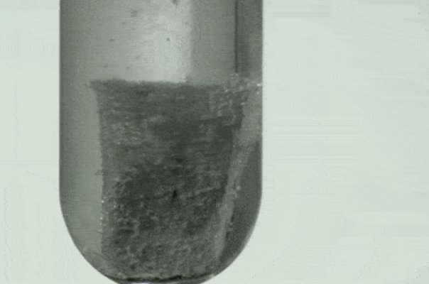 铝跟水反应生成氢气吗?