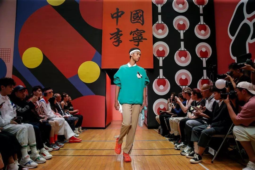 李宁把新疆棉花写在标签上，股价大涨近4%，对其本身有何影响？