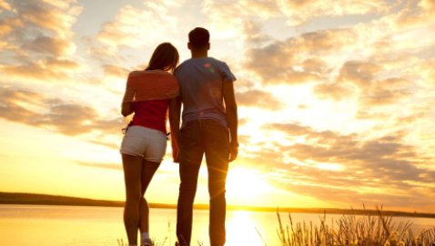 忽有故人心上过,回首山河已是秋什么意思?