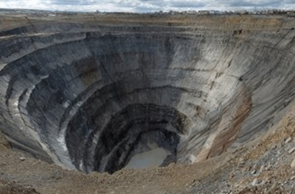 地下1万米下究竟有什么？人类能下去吗？