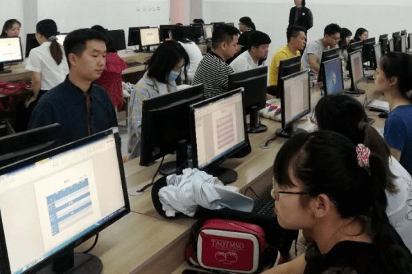 计算机培训班学费多少钱？