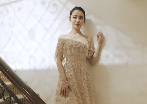 吉娜是哪国人郎朗的老婆是哪国人？