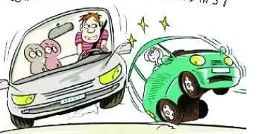 常台高速一女司机欲从两车中间超车致多车事故，开车抱有侥幸心理有多可怕？