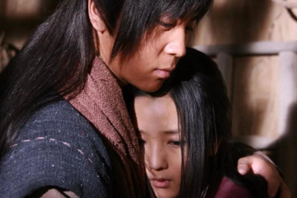 释小龙带俩美女酒吧畅玩，他和何洁为什么分手呢？