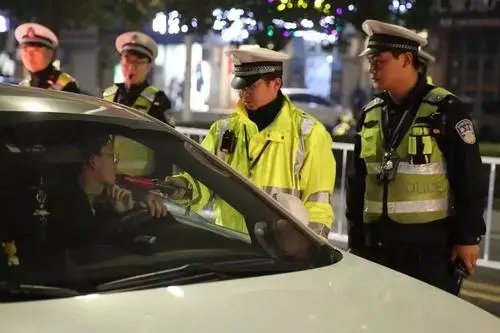 拿到驾驶证仅11天,男子就因酒驾被一次性记38分,酒驾有哪些危害?