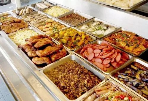 承包食堂，承包费用一年2w，200人能不能接？